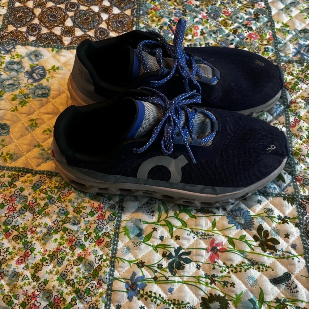 Women cloud monster size 8.5
